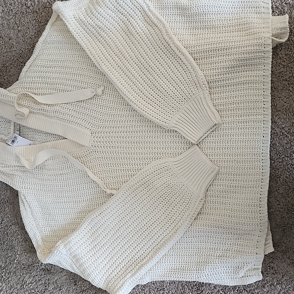 Cream American Eagle hooded sweater